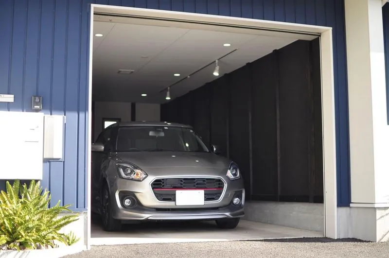 Voiture stationnée dans un garage pour une utilisation occasionnelle